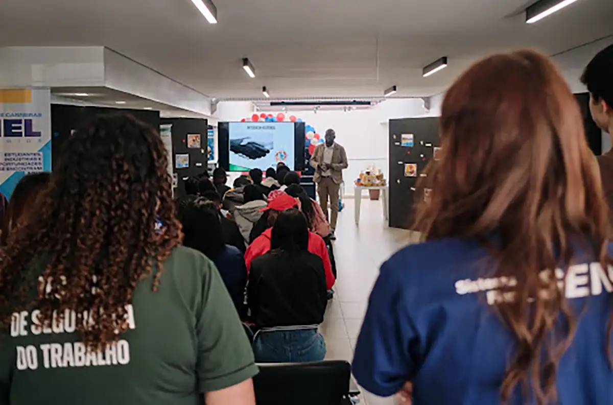 Colégio SESI de Pato Branco recebe Mostra Cultural Haitiana