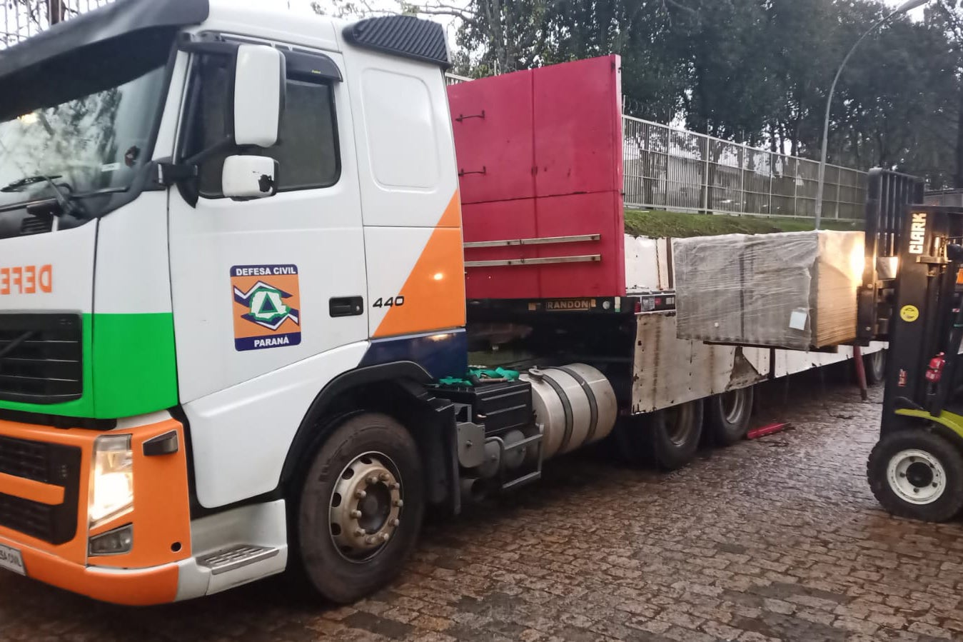 Estado envia 5.800 telhas para Reserva e Santa Maria do Oeste