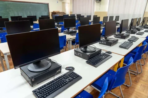 escola estadual sala computadores