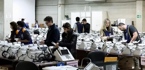 justiça eleitoral urnas