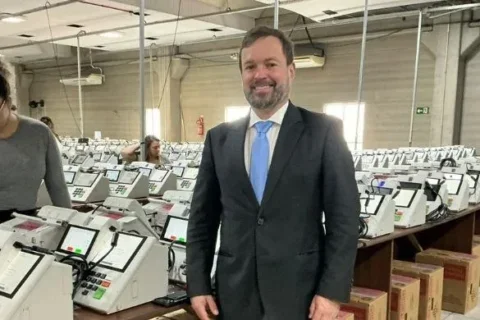 Presidente TRE-PR Luciano Flavinha Carrasco de Souza