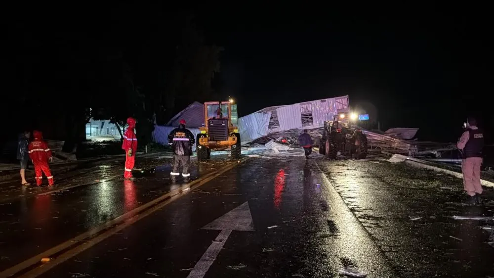 Temporal destrói hangares e deixa uma pessoa ferida em Toledo