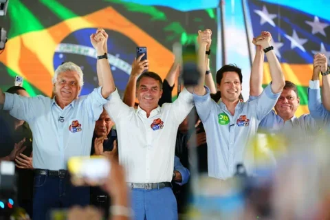 Ronaldo Caiado e Daniel Vilela anunciaram apoio a Flávio Bolsonaro nesta terça-feira, em Goiânia.