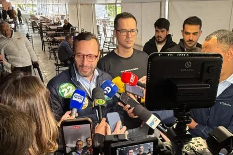filipe barros vota em londrina