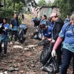 Mutirão retirou aproximadamente uma tonelada de resíduos de uma nascente no bairro Padre Ulrico.