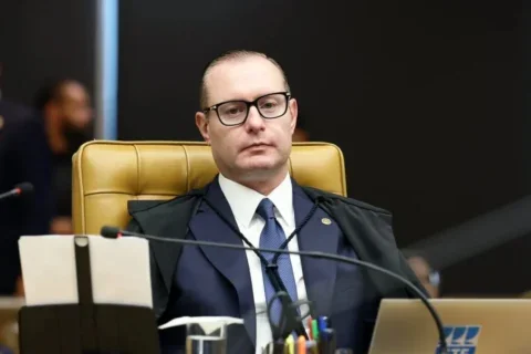 ministro do stf cristiano zanin