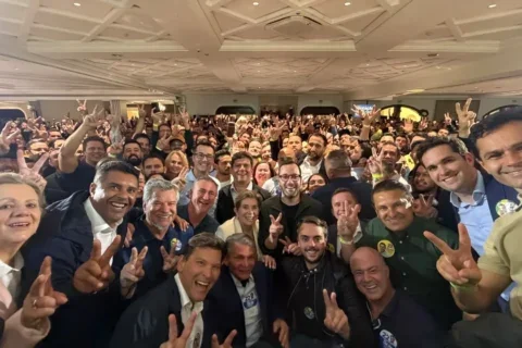 moro ato pró-Flávio