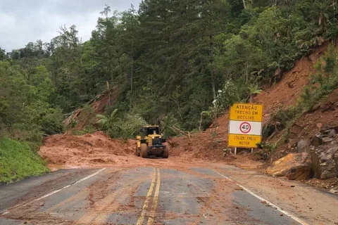 rodovia interditada