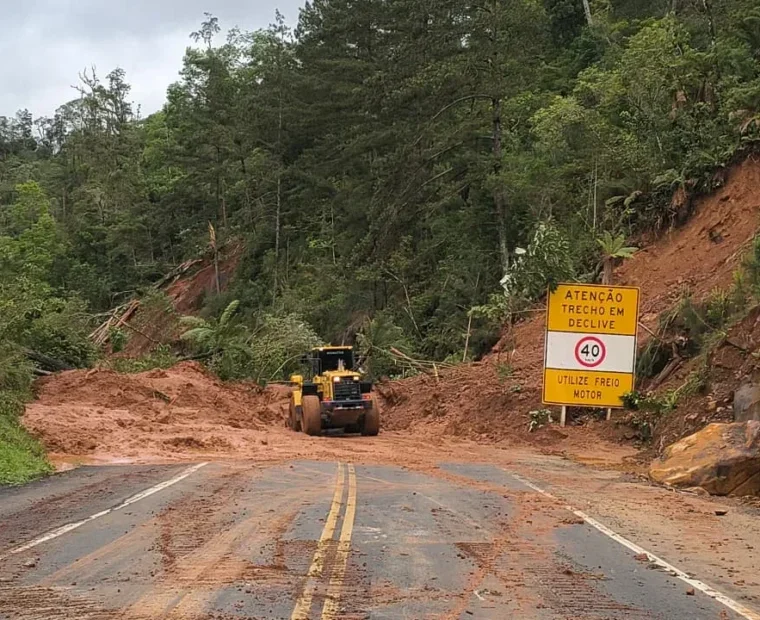 rodovia interditada