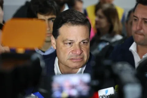 sandro alex votando ponta grossa